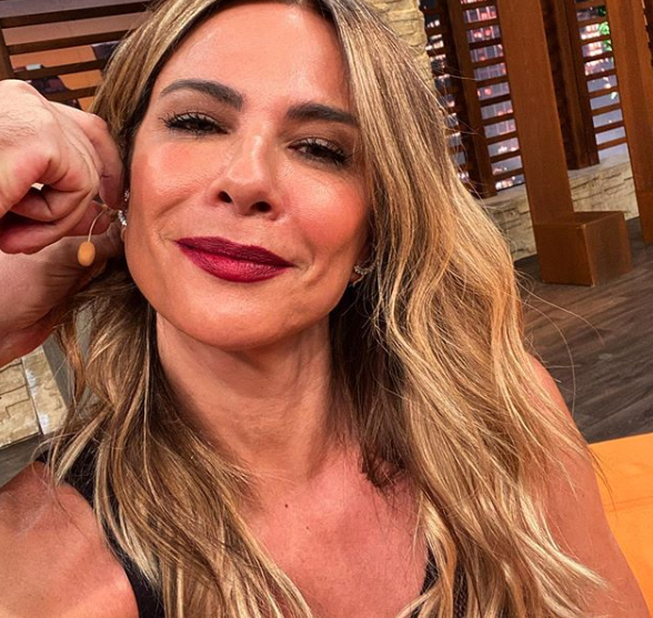 A apresentadora Luciana Gimenez, de 50 anos, está solteira e em busca de um novo amor. (Foto: Reprodução/Instagram)