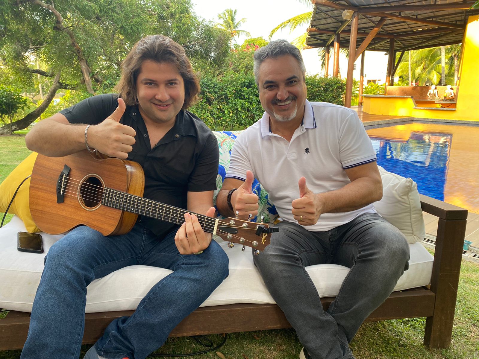 Odair Terra com o cantor Igor Rodrigues no programa especial direto de Salvador (Foto: Divulgação/ Reis Comunica) 