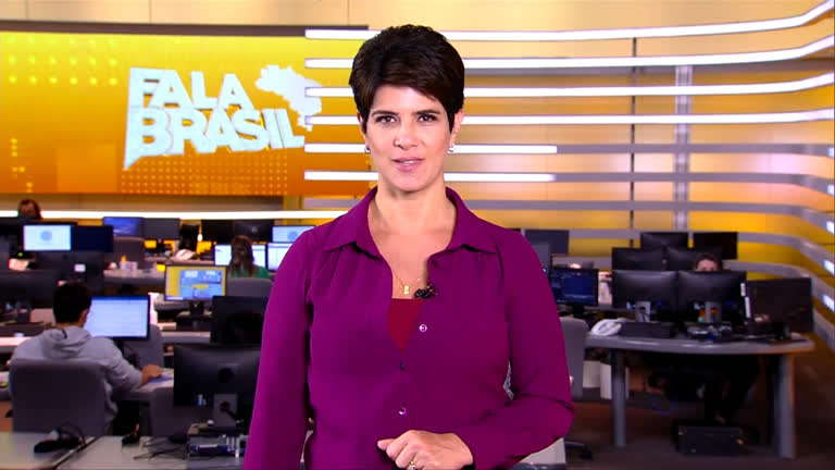 Mariana Godoy comanda o telejornal Fala Brasil (Créditos: Reprodução/Record TV)