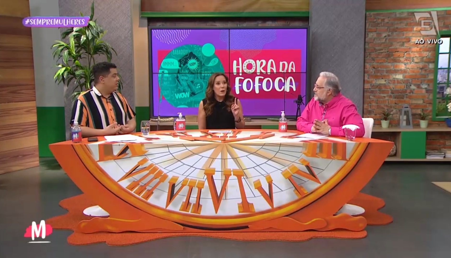 A apresentadora Regina Volpato comanda o programa Mulheres e ficou intrigada com situação ao vivo (Créditos: Reprodução/TV Gazeta)